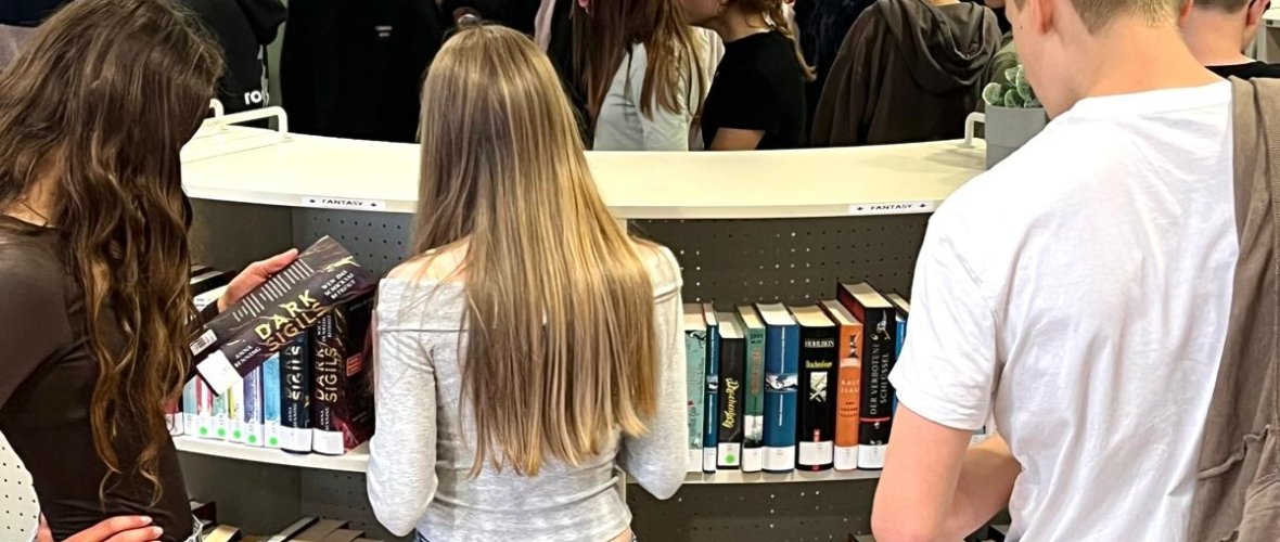 Neue Schulbücherei Isarnwohld-Schule Gettorf Neue Schulbücherei Isarnwohld-Schule Gettorf