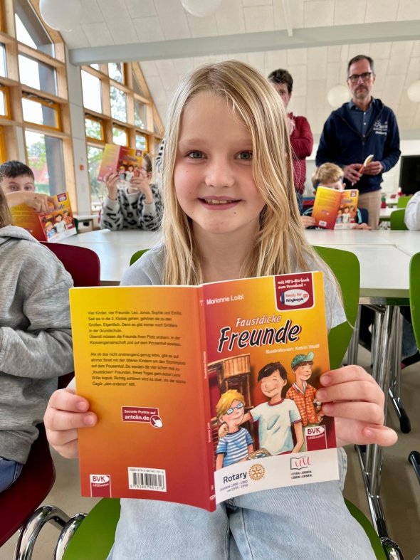 Bücherspende RC DW Parkschule