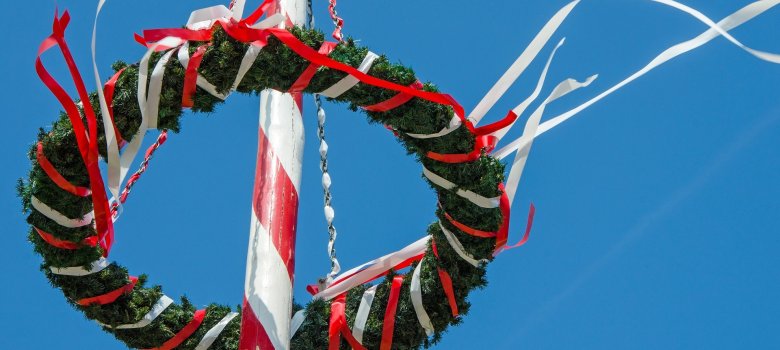 Maibaum aufstellen