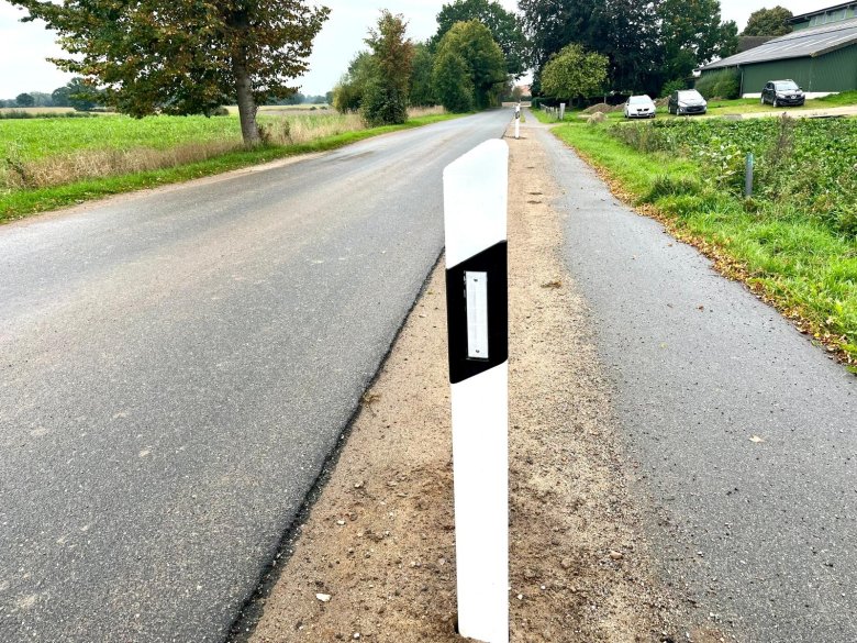 Leitpfosten für die Straße Kattunbrook Leitpfosten für die Straße Kattunbrook